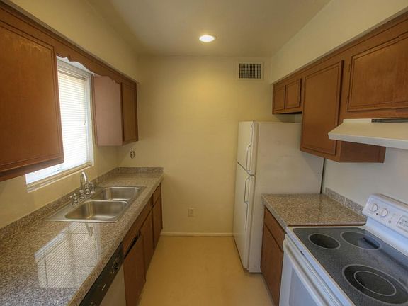 2nd image of 3677 E Bellevue St