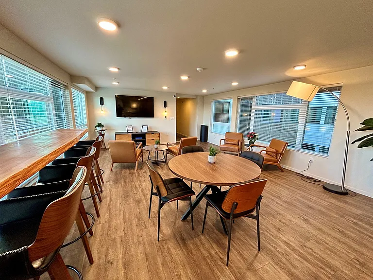 Plaza Apartments — Photo 11