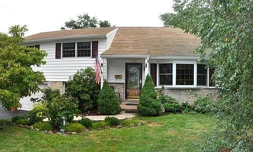 216 Woodlawn Dr photo 1