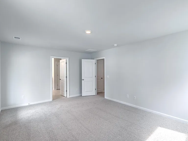 135 Brant Dr — Photo 16