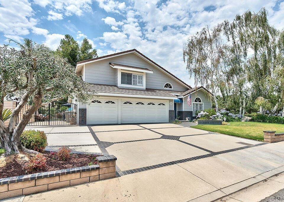 1st image of 7055 Divot Dr
