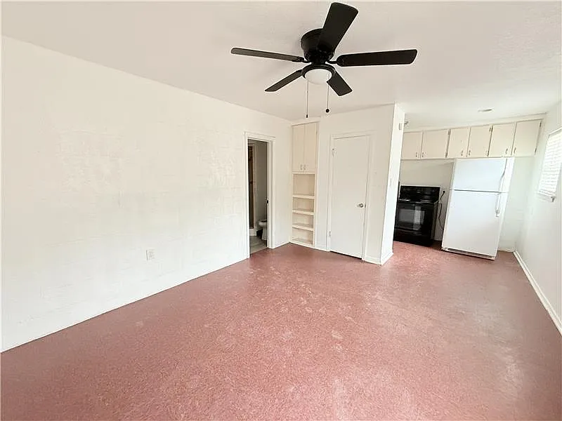 Studio, 399 sqft, $525 — Photo 2