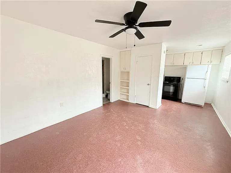 302 W Valley Rd #3 — Photo 2