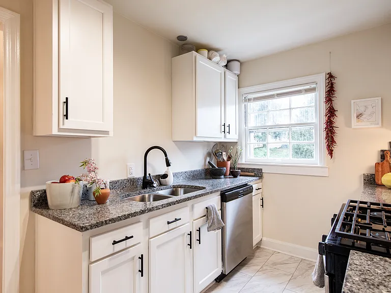 Berkshire Apartments — Photo 34