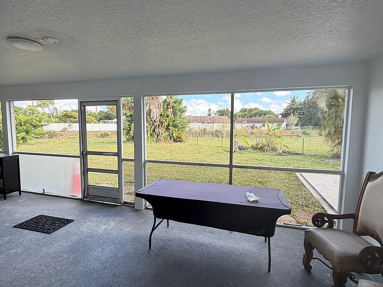 Carolina Cir — Photo 13