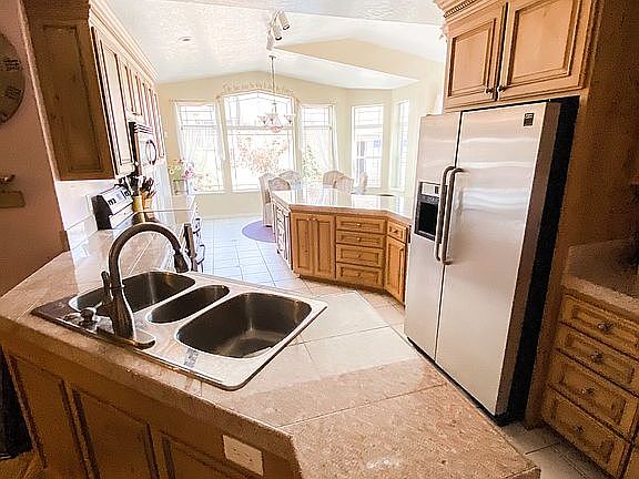4th image of 308 W Hillcrest Dr