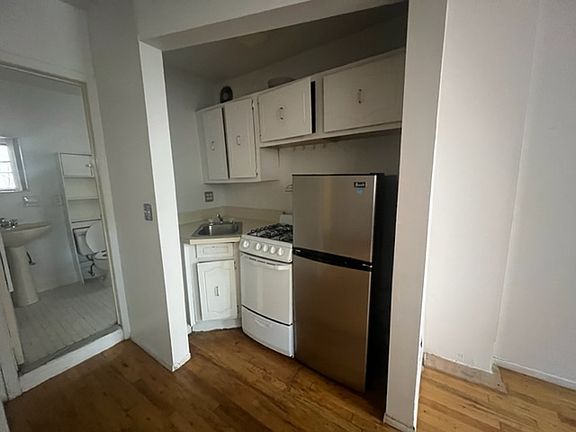 4th image of 93 E 7th St #2R