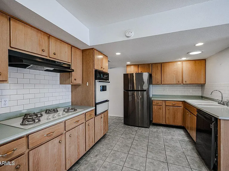 1740 E Camino Del Santo — Photo 9