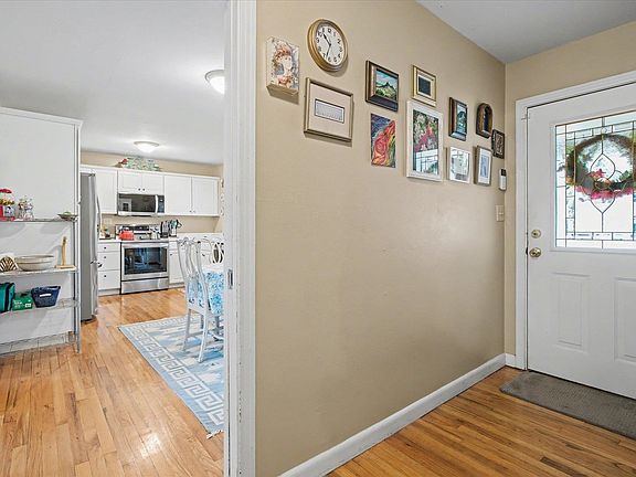 5th image of 1907 Sharon Rd