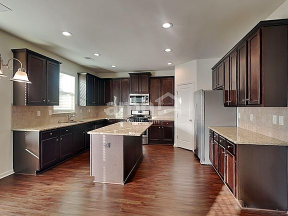 3rd image of 1522 Balvaird Dr