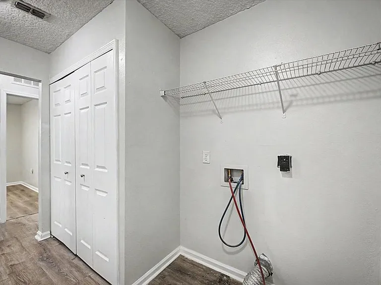 3303 Broadway Ave — Photo 13