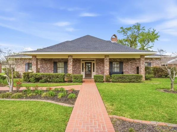 1304 W Dumbarton, Lake Charles, LA 70611