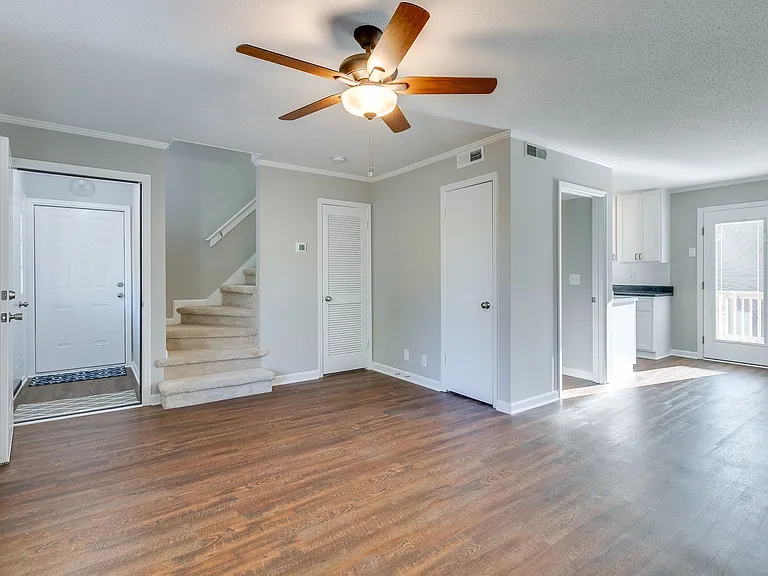 1023 Chicasaw Trl — Photo 2