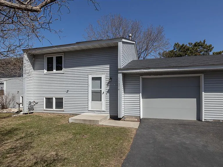 15476 Pennock Ln — Photo 3
