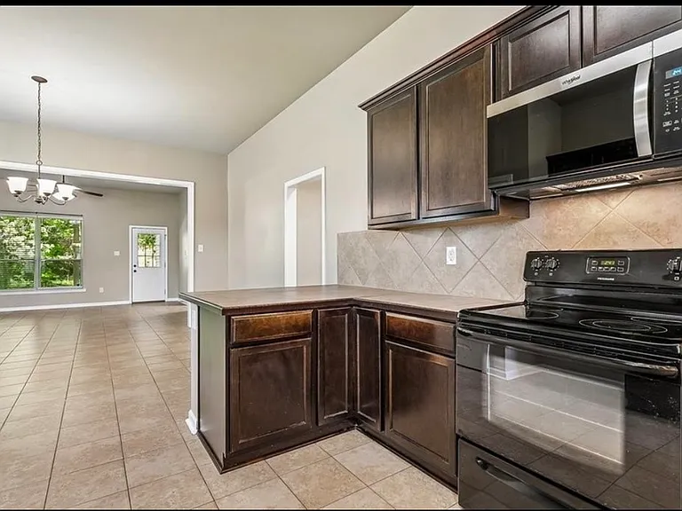 605 Whip St — Photo 6
