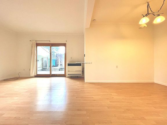 4th image of 1075 Capitol Ave