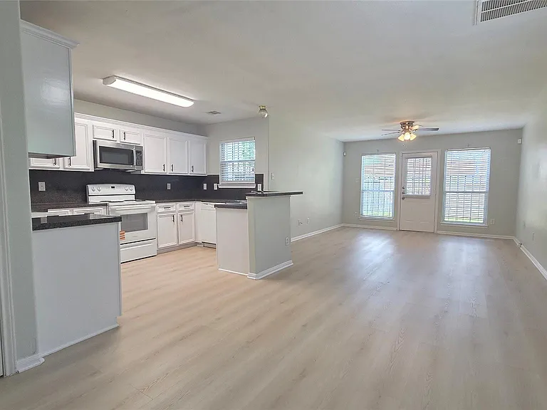 4121 Mallow St #B — Photo 8