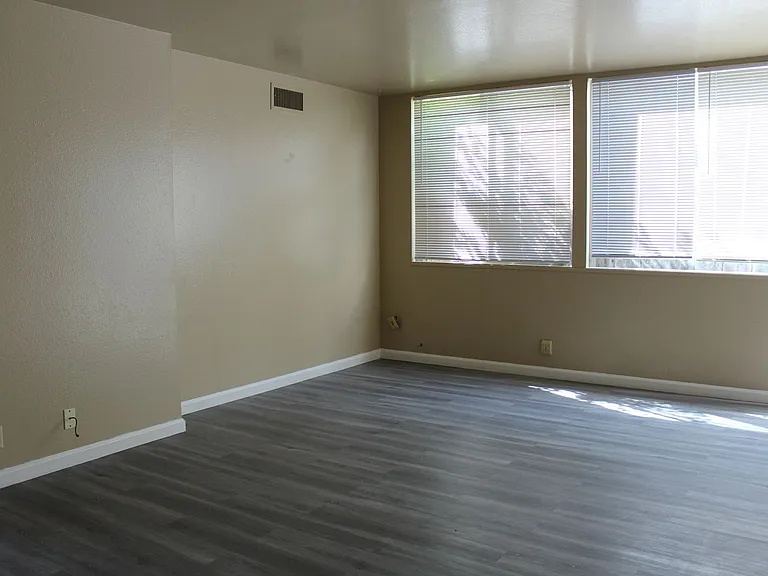 248 W Knoles Way — Photo 32