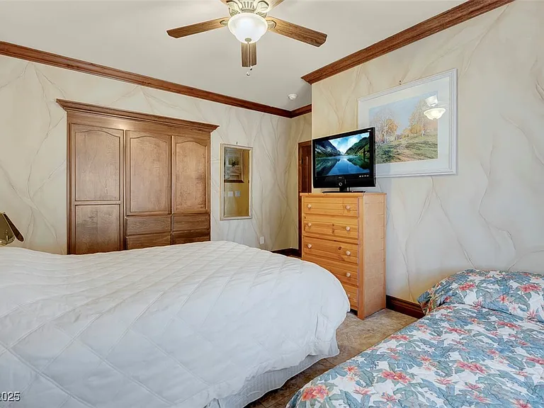 264 Crestview Dr — Photo 70