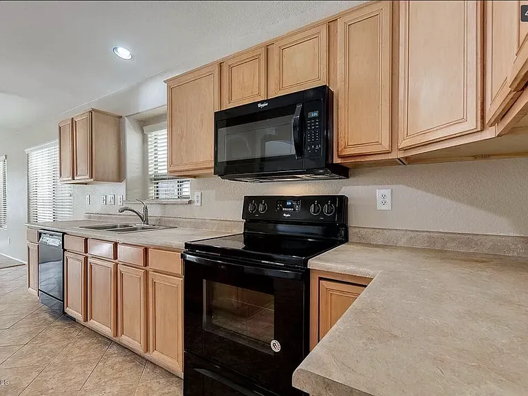 8324 S 48th Dr — Photo 24