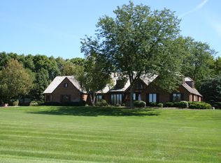 N27W30797 Golf Hills Dr, Pewaukee, WI 53072