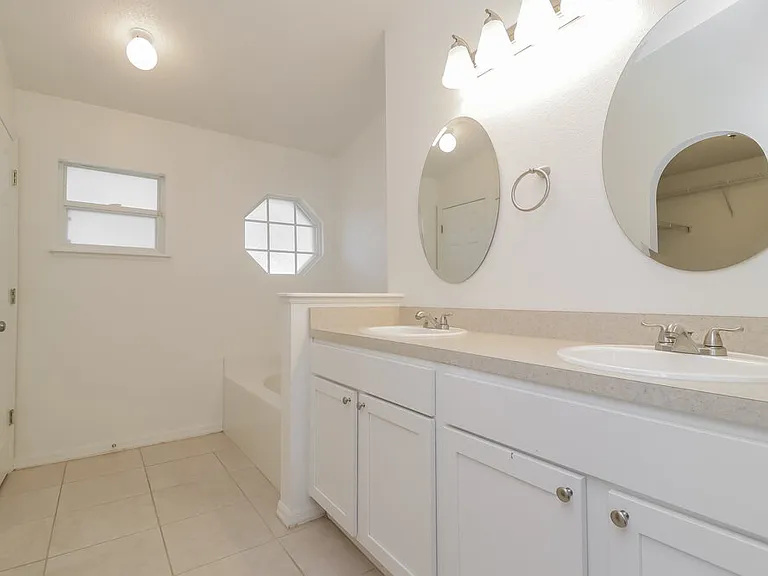 12503 Woodbury Cove Dr — Photo 11