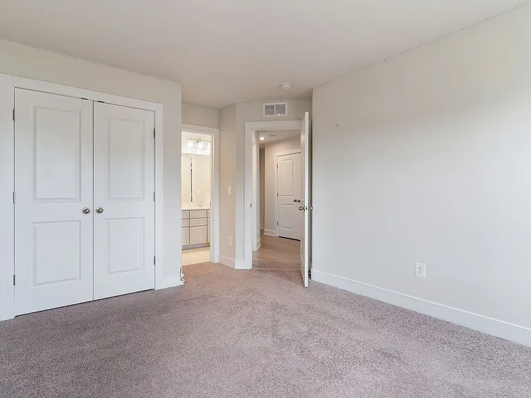 1460 Meadowlark Glen Rd — Photo 34