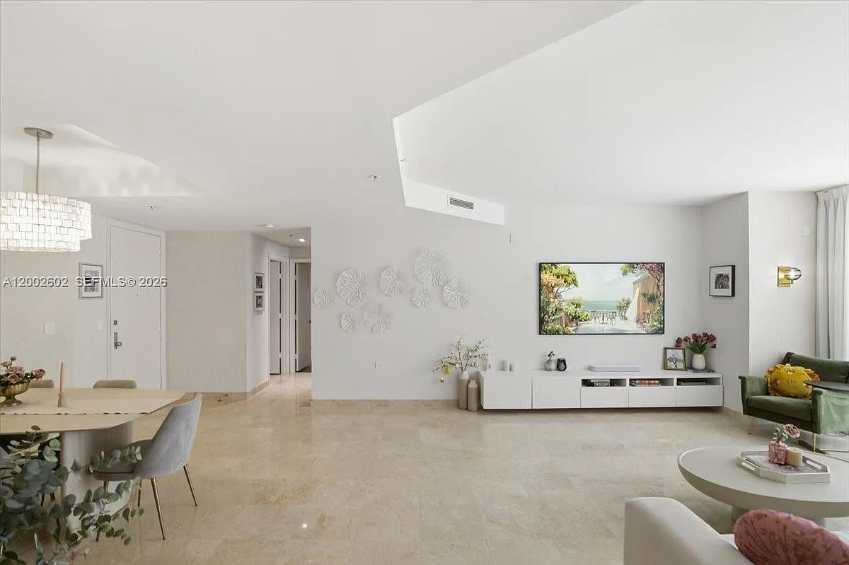 Courts Brickell Key Condo — Photo 4