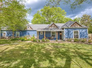 302 4th Ave SW, Gravette, AR 72736