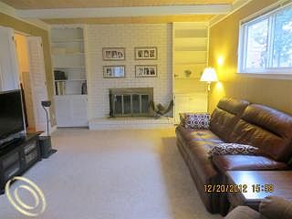 3rd image of 14478 Hubbard St