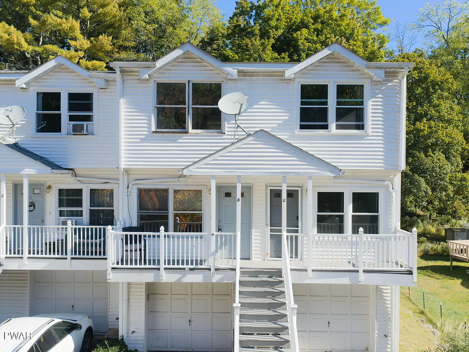 2 bed, 2.5 bath, 1004 sqft, $2,100 — Photo 3