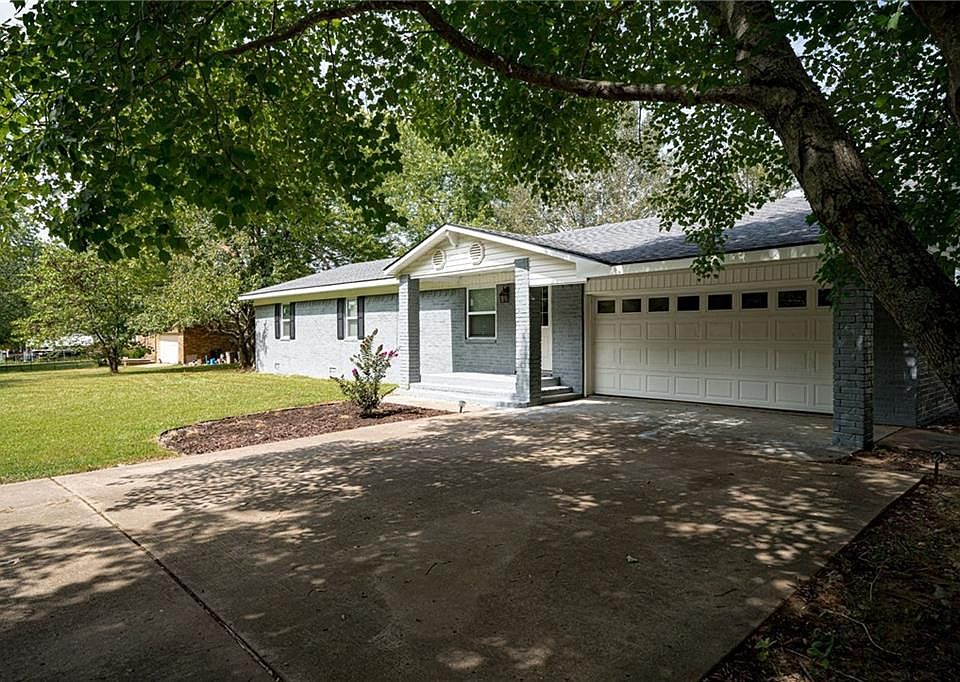 1st image of 1307 Charles Dr
