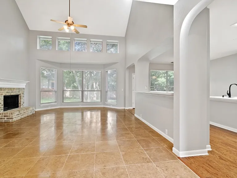 10724 Thoroughbred Dr — Photo 7