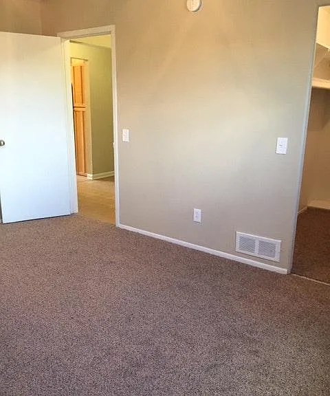 625 E Fox Hills Dr — Photo 14