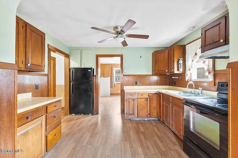 5th image of 305 Ash Street