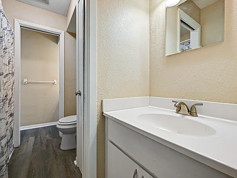 6228 Robinson St #4R — Photo 16