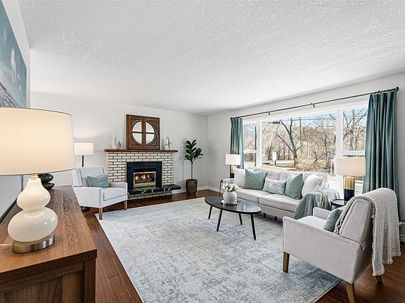 3rd image of 341 Kenora Rd