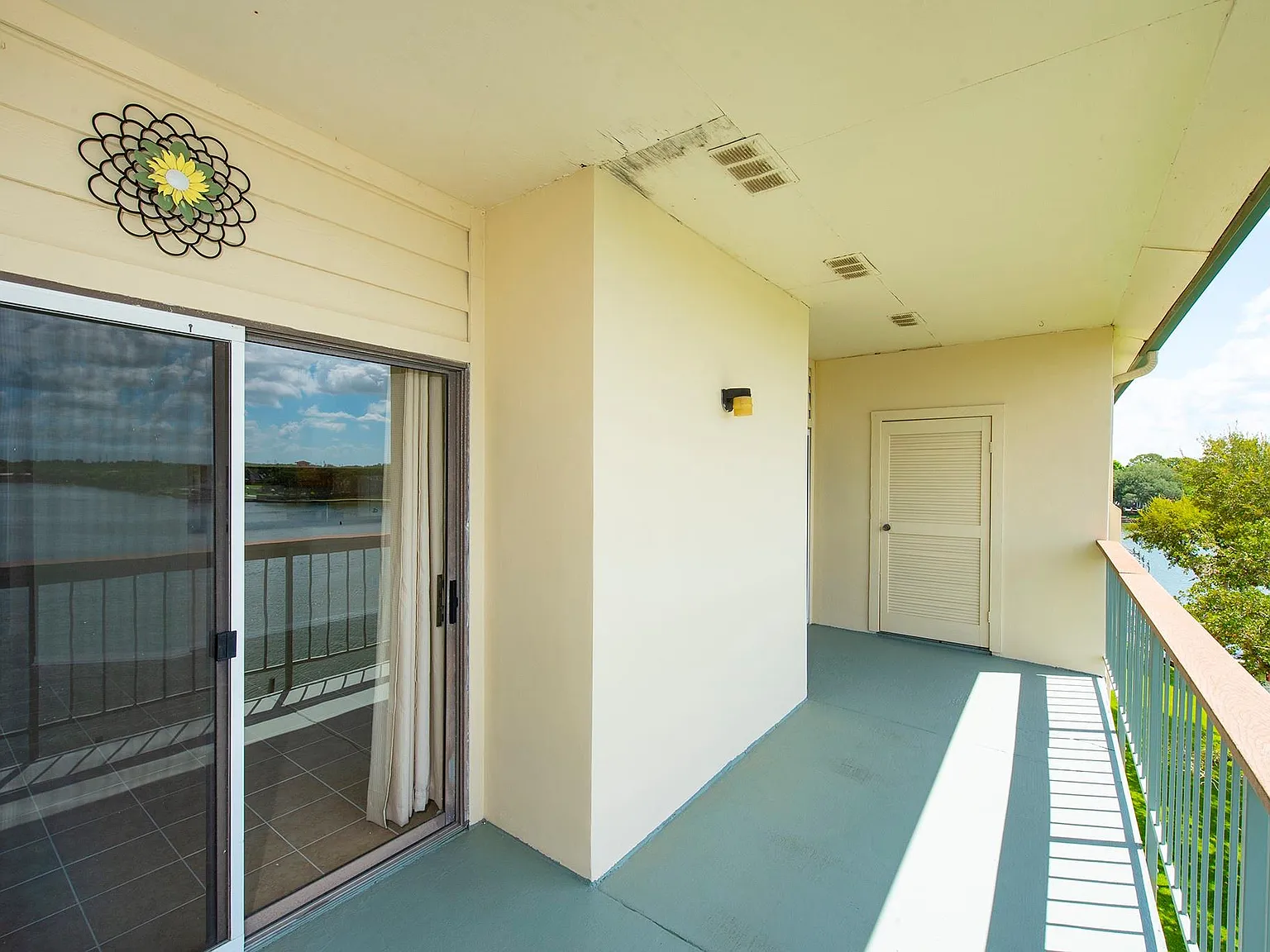 1 bed, 1.5 bath, 960 sqft, $1,800 — Photo 2