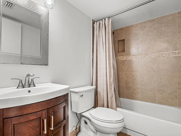 5945 Parkwalk Dr — Photo 20