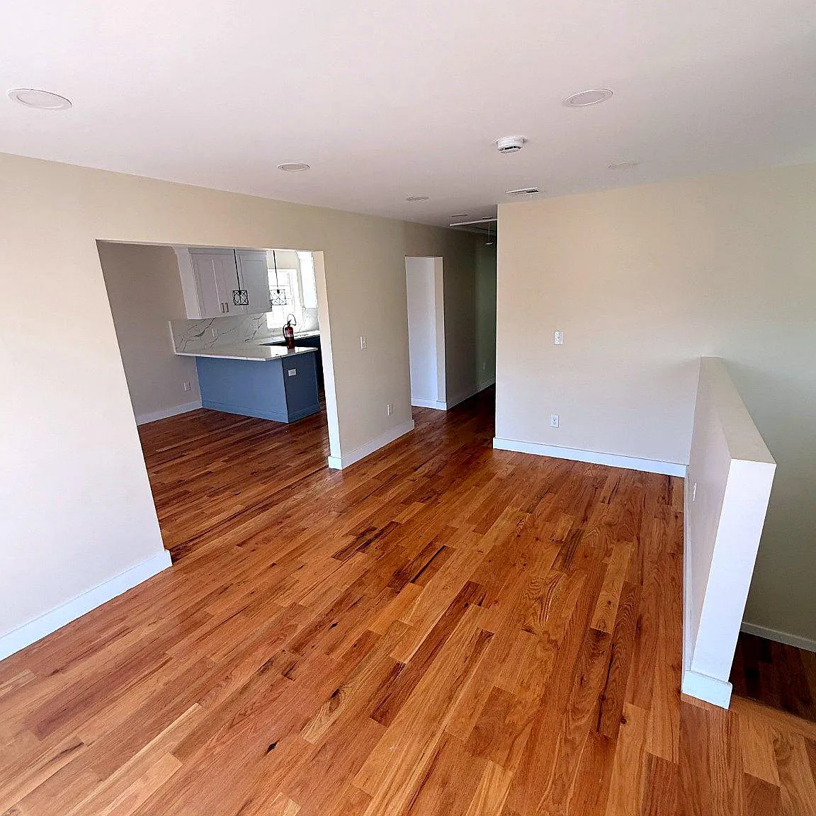 3 bed, 2.0 bath, 1300 sqft, $3,000 — Photo 3