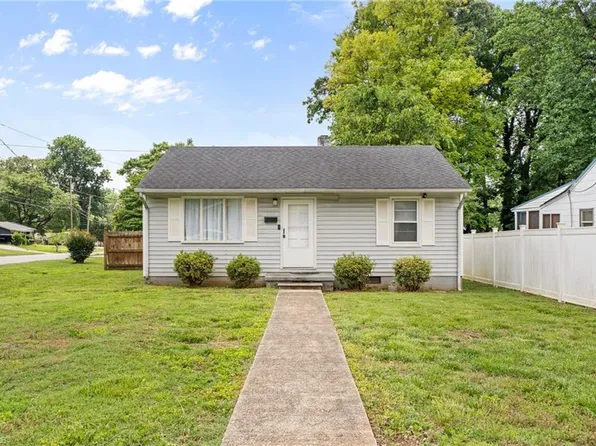 2101 Maywood St, Greensboro, NC 27403