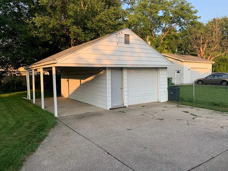 1024 Michigan Ave — Photo 11