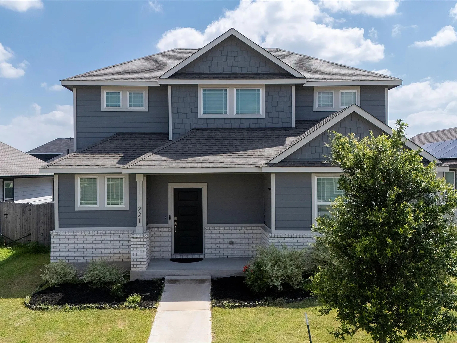 4 bed, 3.0 bath, 2115 sqft, $2,350 — Photo 1