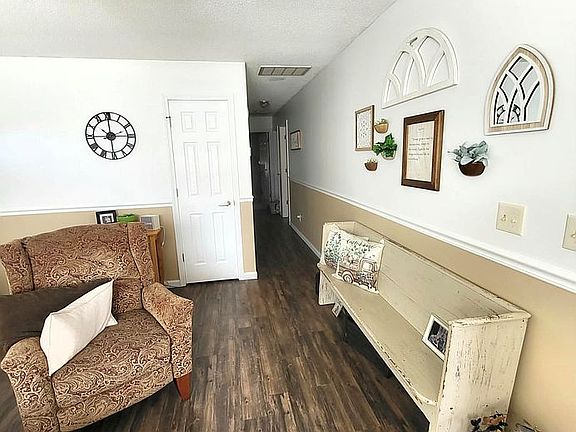 5th image of 807 Country View Dr