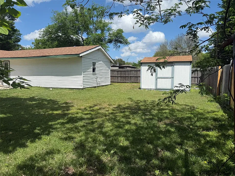 3 bed, 1709 sqft, $2,200 — Photo 3