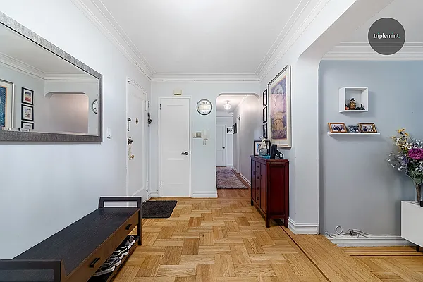 Sold by Triplemint | media 11
