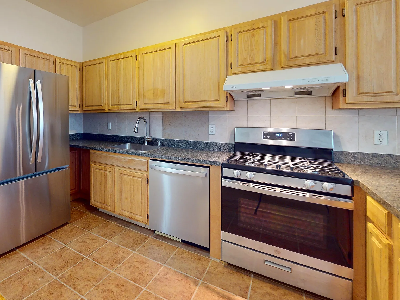 489 Manhattan Avenue — Photo 4