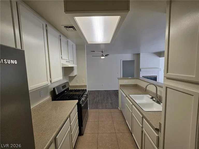 4865 S Torrey Pines Dr #106 — Photo 35