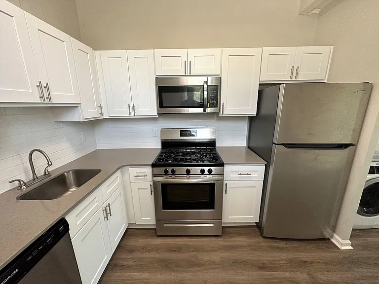 Greenside Manor — Photo 81