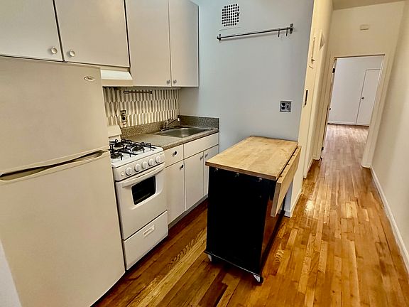 3rd image of 40 Columbia Pl APT 3B